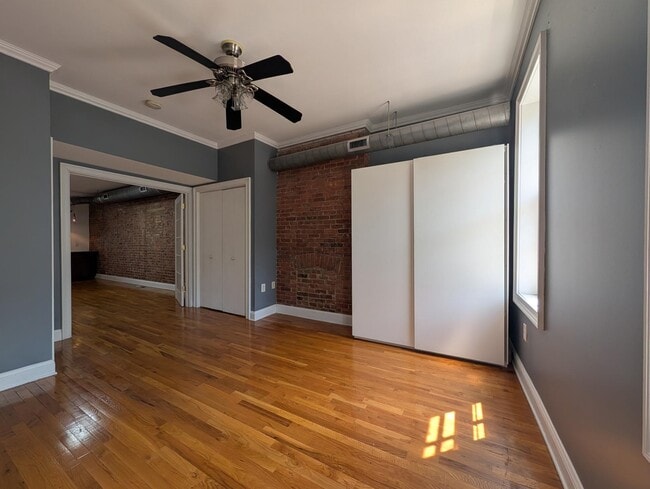 Building Photo - 208 6th St