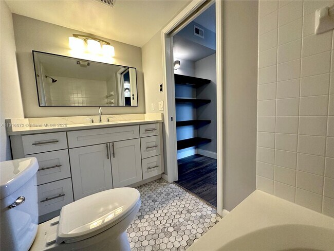 Building Photo - 22970 Oxford Pl