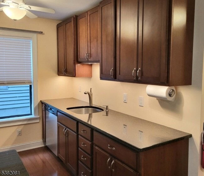 Building Photo - 1211 Spruce Hills Dr