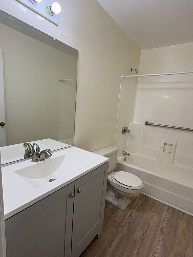 Building Photo - 2518 Cedarwood Dr