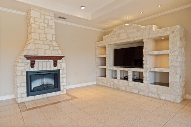 Building Photo - 31 Running Deer Mdws