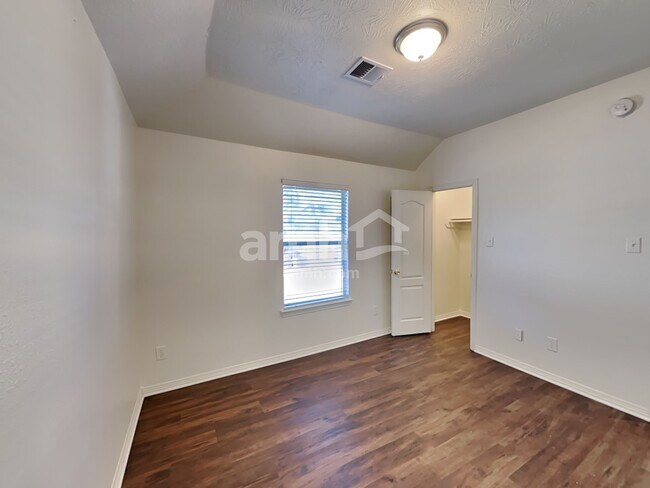 Building Photo - 26114 Cypresswood Dr