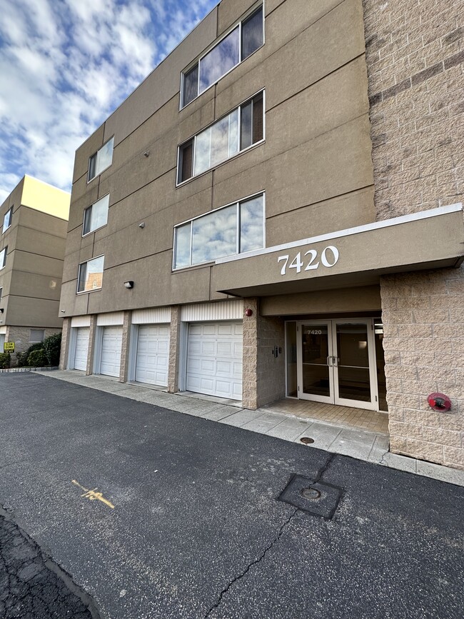 Front Entrance City View Condos - 7420 Boulevard East