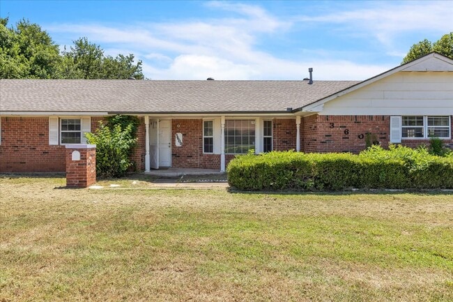 Building Photo - 3600 Sunvalley Dr