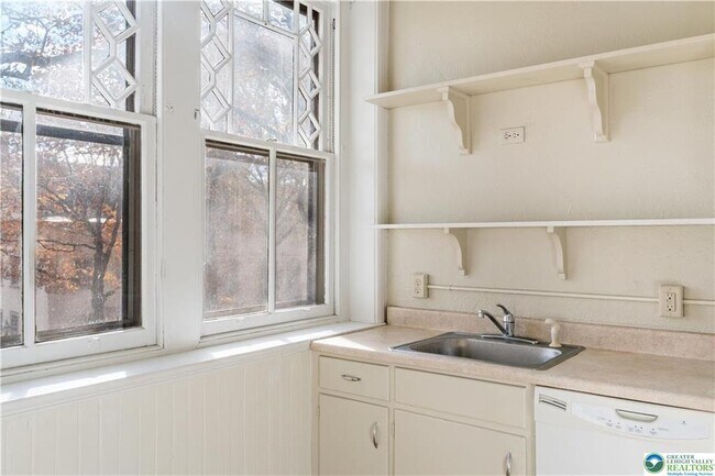 Building Photo - 426 Heckewelder Pl