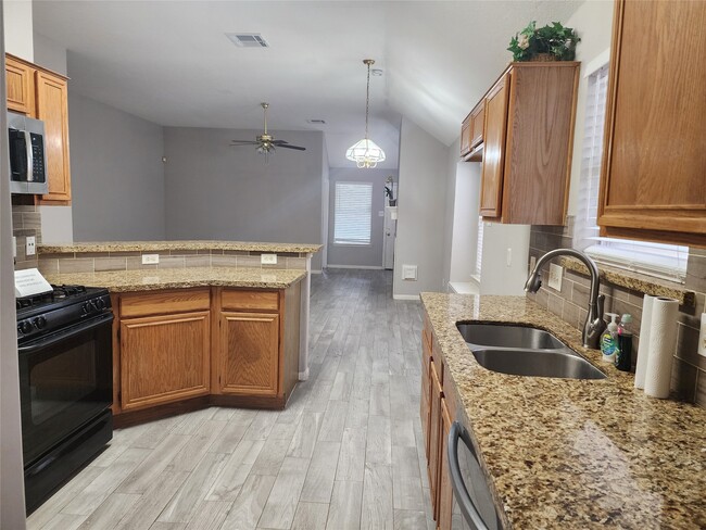 Building Photo - 8835 Aspen Meadow Dr