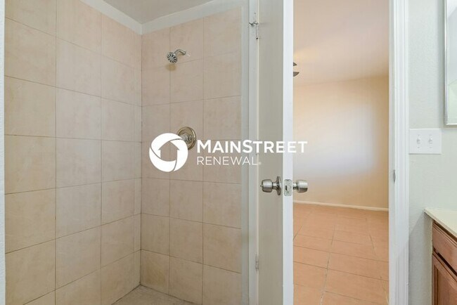 Building Photo - 3 Bedroom Pet-Friendly Home in Tucson, AZ with Main Street Renewal