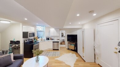 Building Photo - 1 Gloucester St