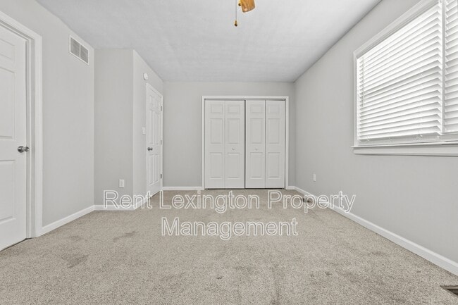 Building Photo - 1658 Foxhaven Dr