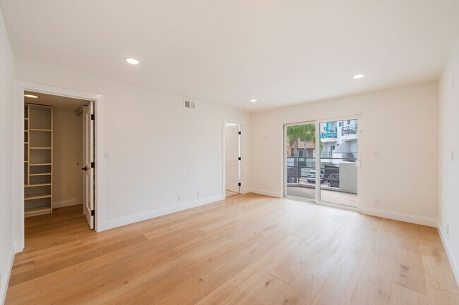 Building Photo - Beautiful Hermosa Beach Townhome Rental!