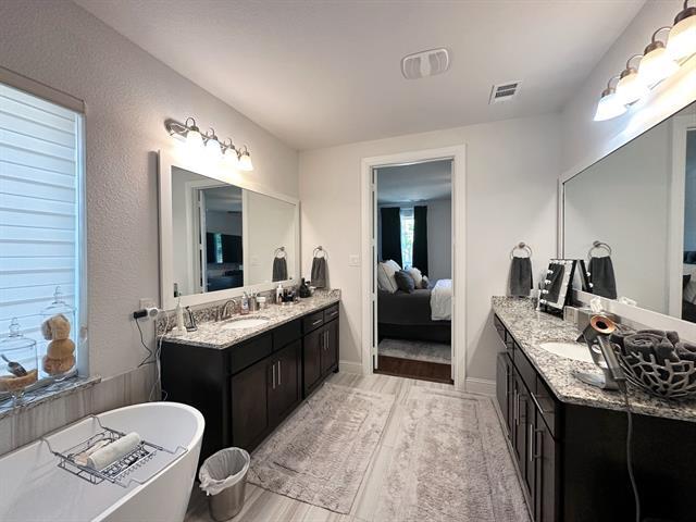 Building Photo - 8721 Paradise Dr