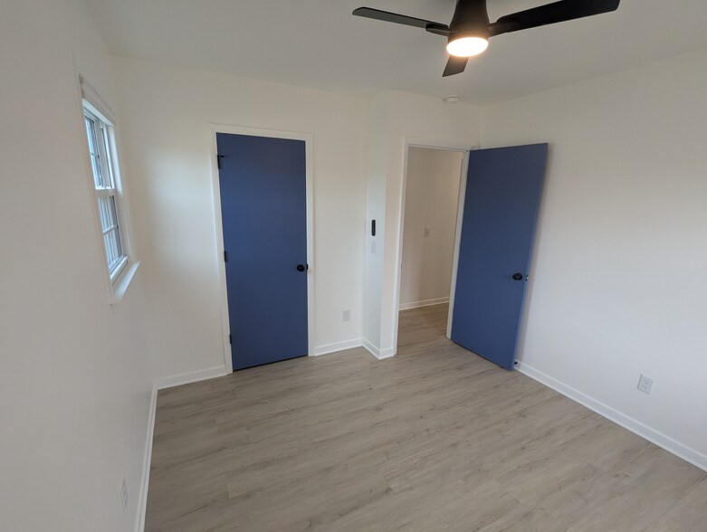 Building Photo - 5310 Lord Tennyson Dr