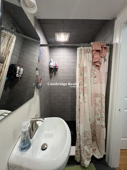 Building Photo - 547 Washington St