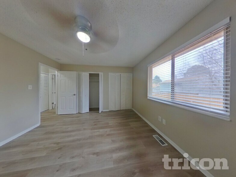 Building Photo - 3127 Moonbeam Cir S