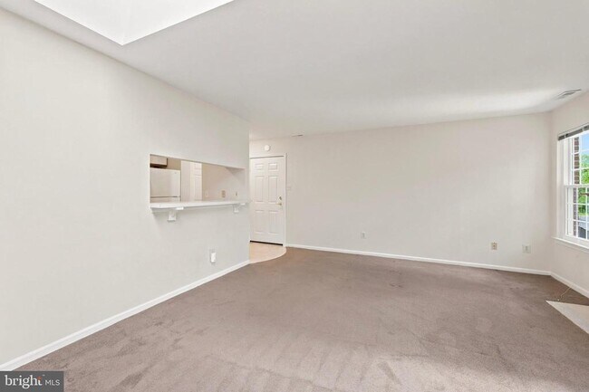 Building Photo - 502 Diamond Dr