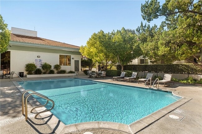 Building Photo - 4724 Park Granada