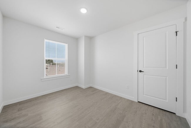 Building Photo - Brand-New 3BR/2.5BA Luxury Duplex in NW Hickory – Spacious, Modern & Move-In Ready!