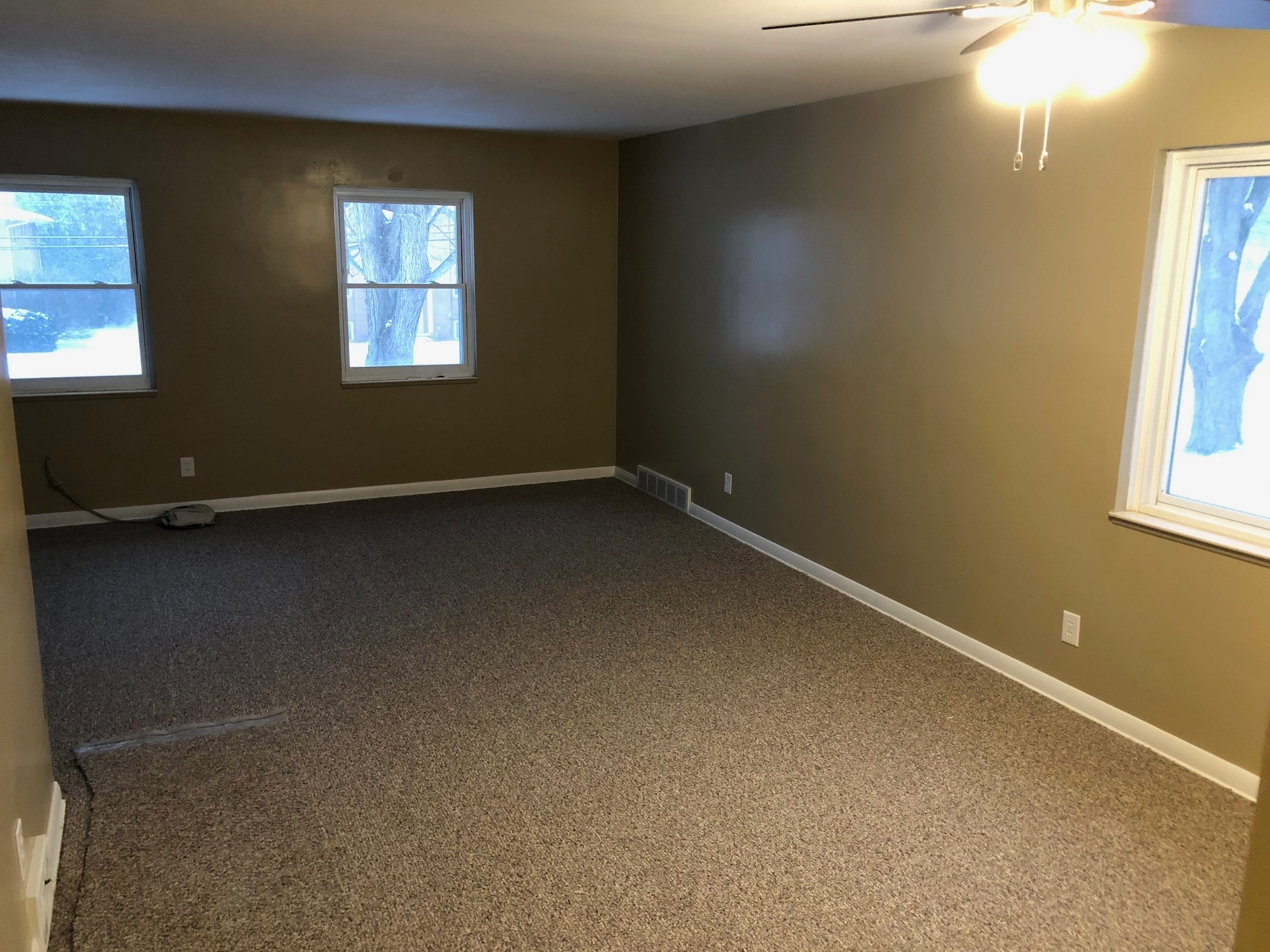 Building Photo - 2881 Chamberlain Rd