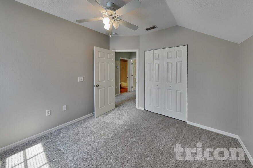 Building Photo - 10211 Summerview Cir