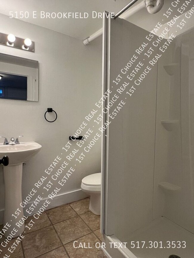 Building Photo - 5150 E Brookfield Dr