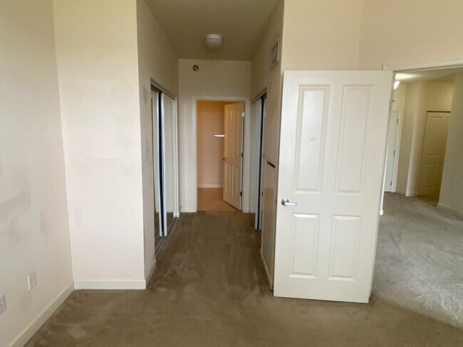 Building Photo - 4110 S Lake Dr