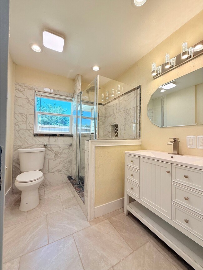 Building Photo - 207 Tidwell Rd