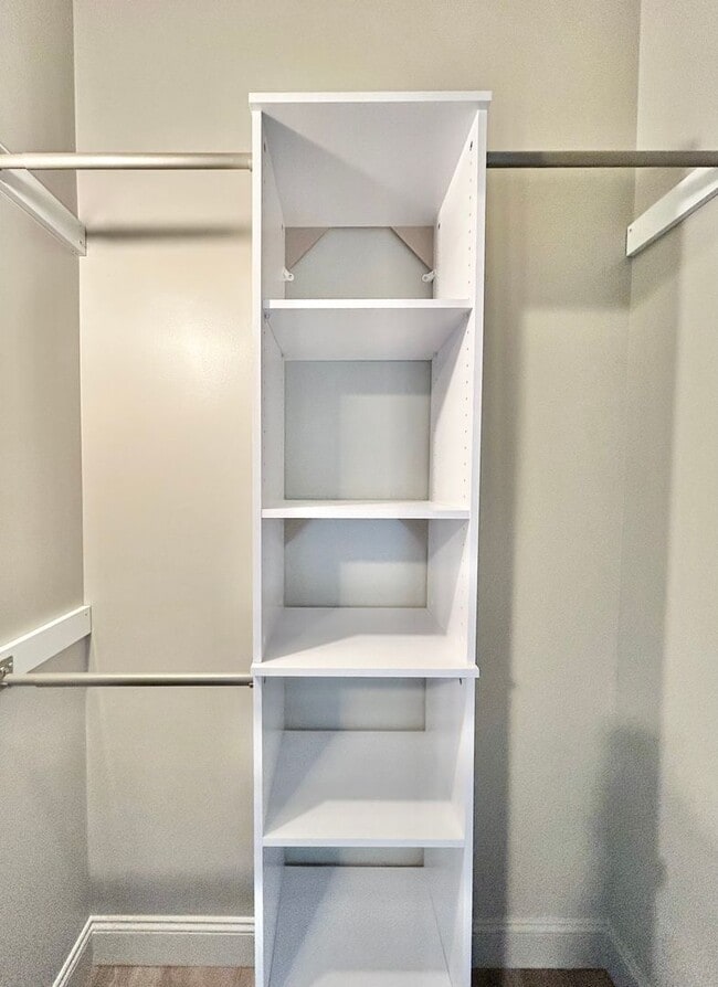 Building Photo - Two Bed, One Bath House