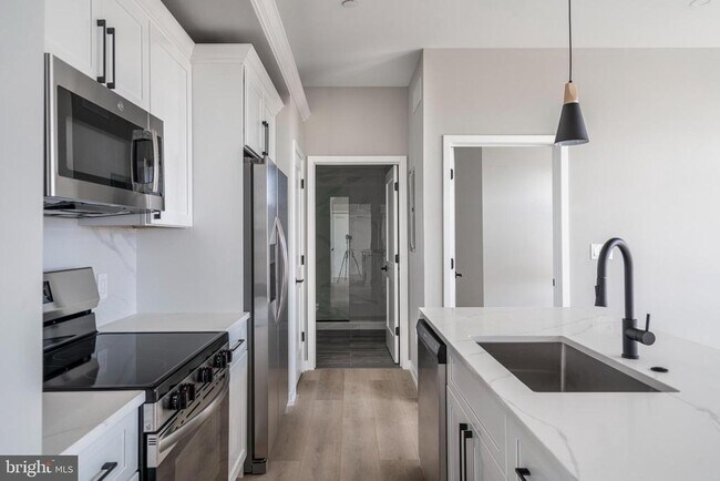 Building Photo - 2401 Washington Ave