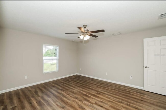 Building Photo - 691 SW Hillsboro Cir