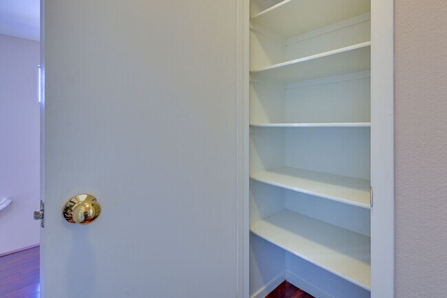 Building Photo - NW!! POOL!!!! GATED!!! Com. Park!!! Low Maintenance desert landscape front Yard. New Carpet!! Ups...