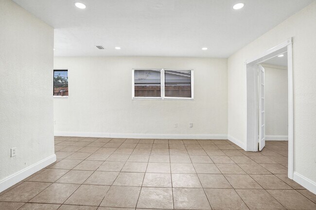 Building Photo - 4BR Corner Home (4th from FL Room) | No HOA | Large Fenced Yard | Move-In Ready