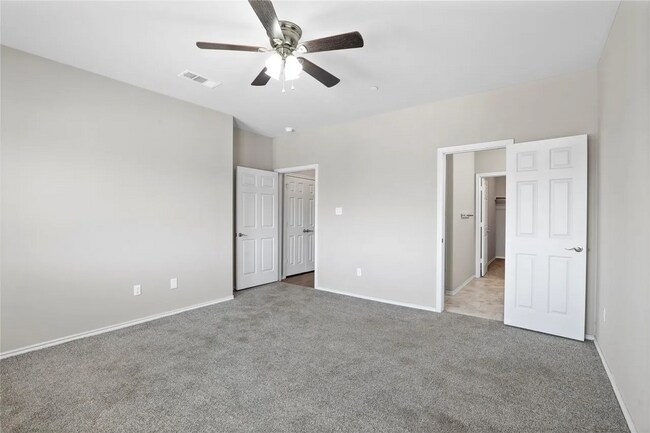 Building Photo - Stylish Living in the Heart of Princeton!