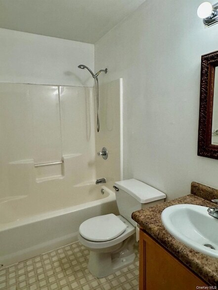 Building Photo - 18 Penny Ln