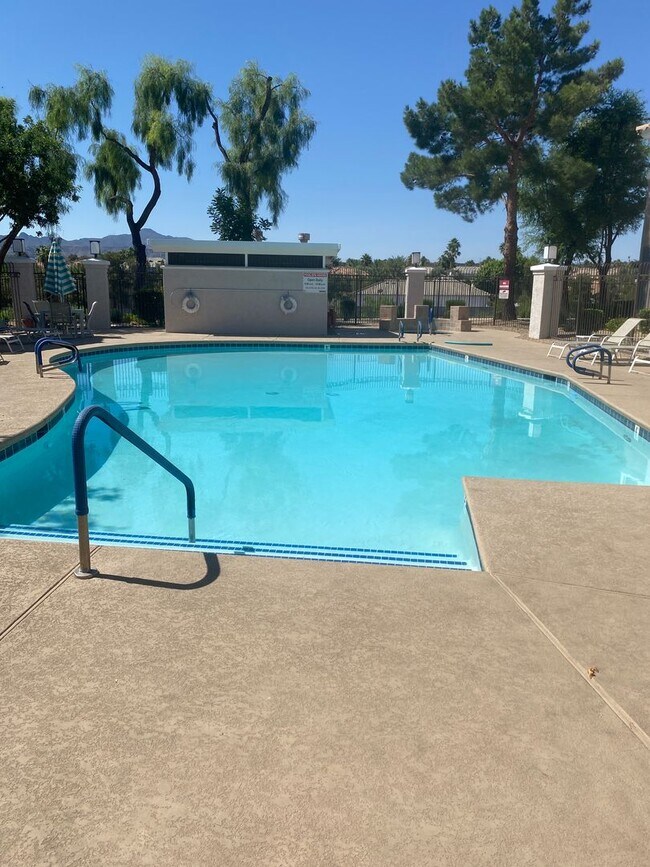 Building Photo - AMERICANA Property Mgmt - 3 beds Condo in ...