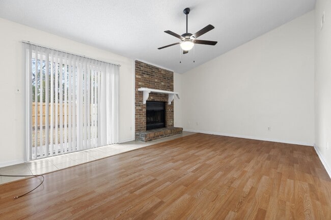 Building Photo - Duplex in Hunter's Creek