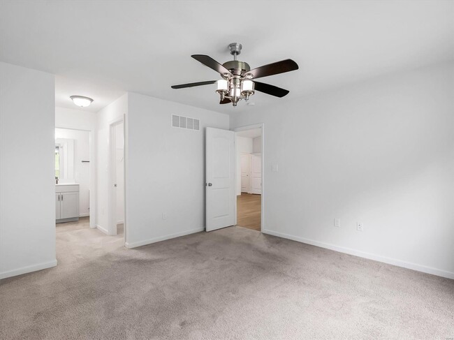 Building Photo - 1631 Ridgefield Blf Ct