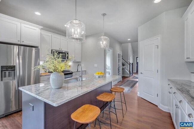 Building Photo - Upscale living in this beautiful model home in Old Trail - 4BR, 3.5 Ba
