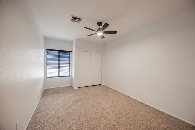 Building Photo - 11121 W Sunflower Pl