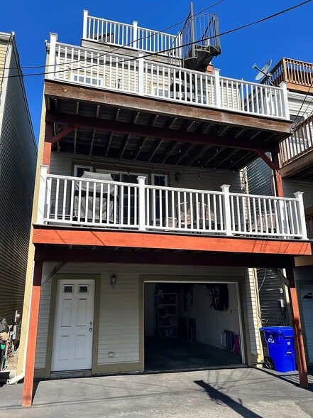 Primary Photo - 153 D St