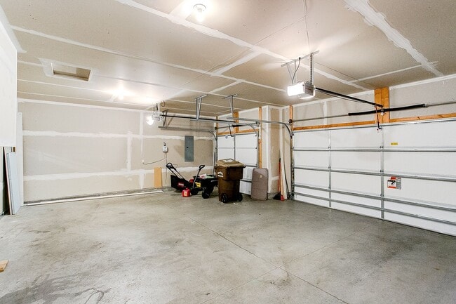 Building Photo - 12331 Pineridge Way N