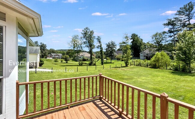 Building Photo - Spacious 3 Bedroom Home in Ooltewah / Deck...