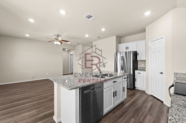 Building Photo - Beautiful 3 bedroom 2 bathroom home