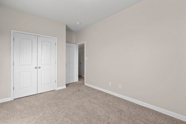 Building Photo - Townhouse For Rent!