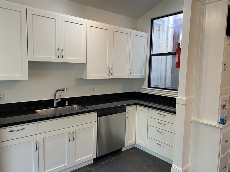 Kitchen-2 - 328 Utah St
