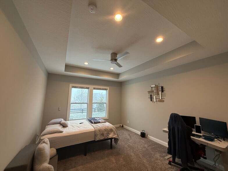 Building Photo - 391 Village Ln