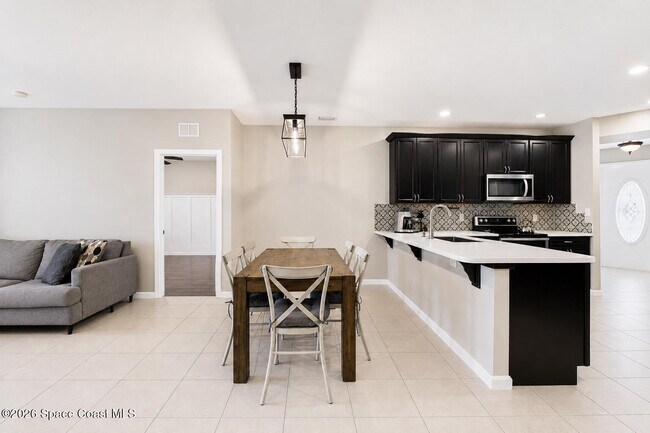 Building Photo - 551 Loxley Ct