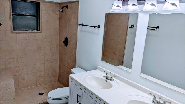 Building Photo - 13 Flamenco Cir