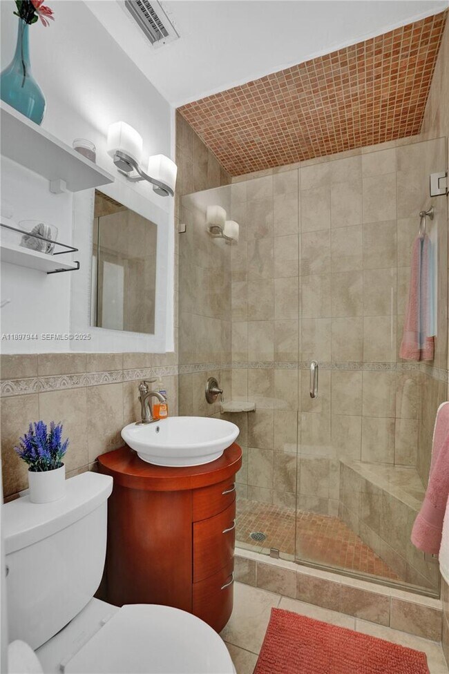 Building Photo - 8851 Byron Ave