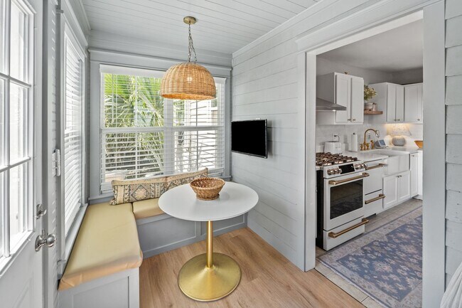 Building Photo - Charming Parkside 2-Bedroom Home Near Daffin Park with Fenced Yard & Patio