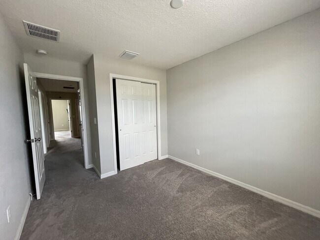 Building Photo - Coming Soon! Spacious 3/2.5 Townhome with ...